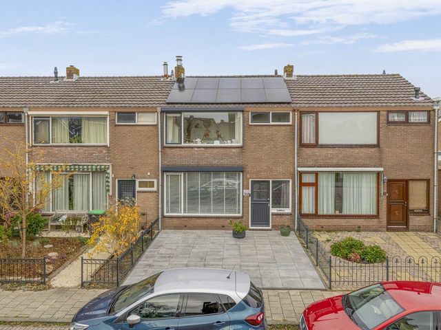 Mr G Groen van Prinstererlaan 11, Zuidland