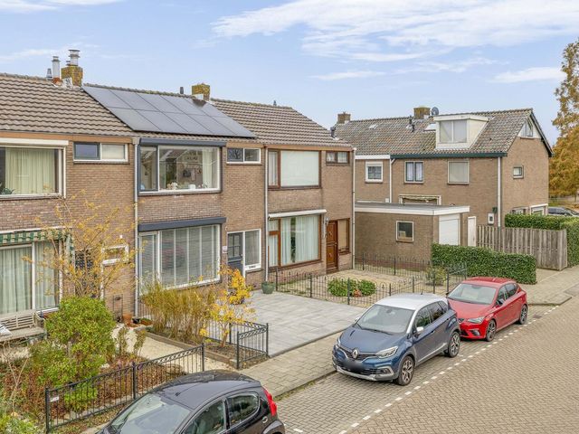 Mr G Groen van Prinstererlaan 11, Zuidland