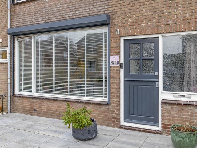 Mr G Groen van Prinstererlaan 11, Zuidland