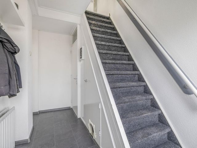 Mr G Groen van Prinstererlaan 11, Zuidland