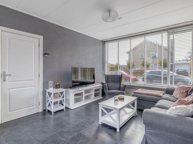 Mr G Groen van Prinstererlaan 11, Zuidland