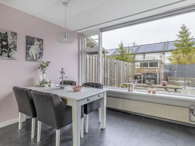 Mr G Groen van Prinstererlaan 11, Zuidland