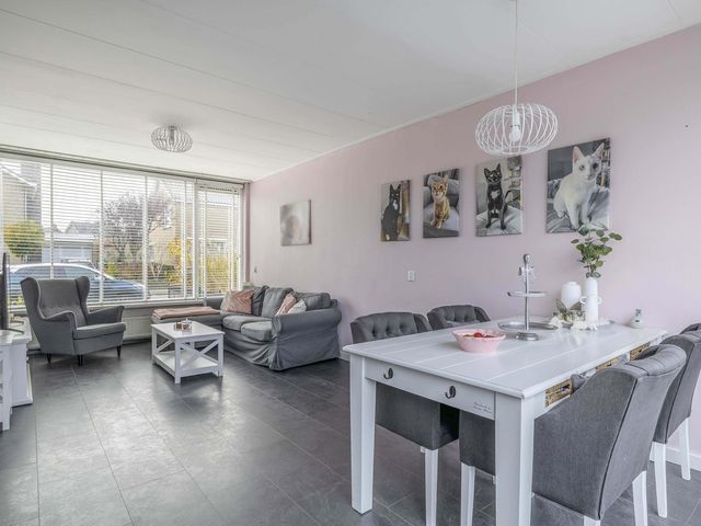 Mr G Groen van Prinstererlaan 11, Zuidland