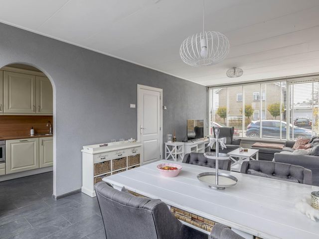 Mr G Groen van Prinstererlaan 11, Zuidland