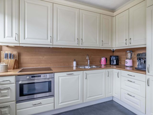 Mr G Groen van Prinstererlaan 11, Zuidland