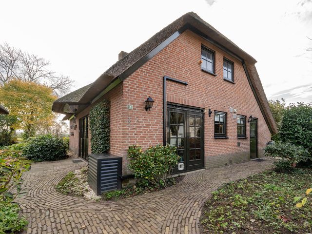 Schoutlaan 1, Asperen