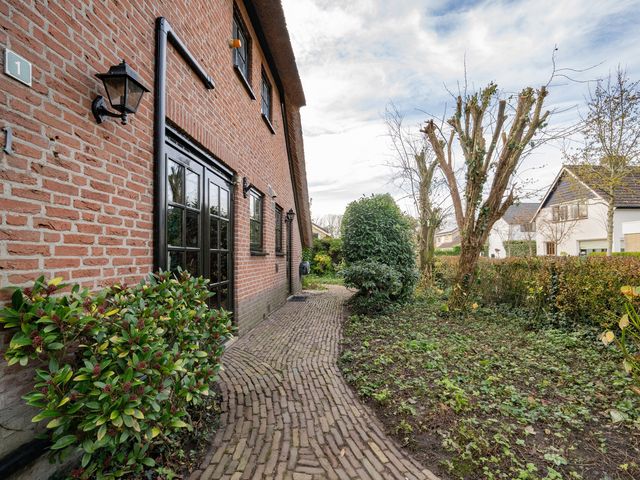 Schoutlaan 1, Asperen