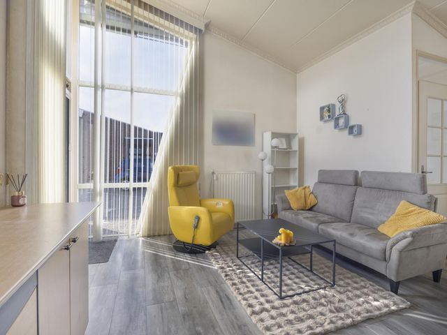 Van Oranje Nassauhof 19, Roosendaal