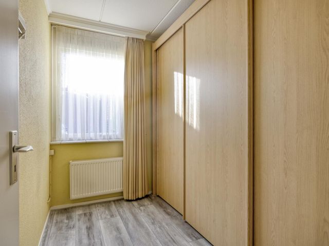 Van Oranje Nassauhof 19, Roosendaal