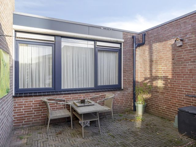 Van Oranje Nassauhof 19, Roosendaal