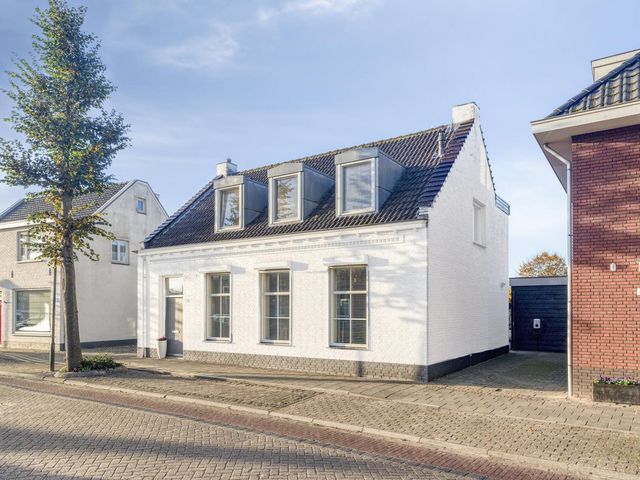 Stationstraat 18, Alphen