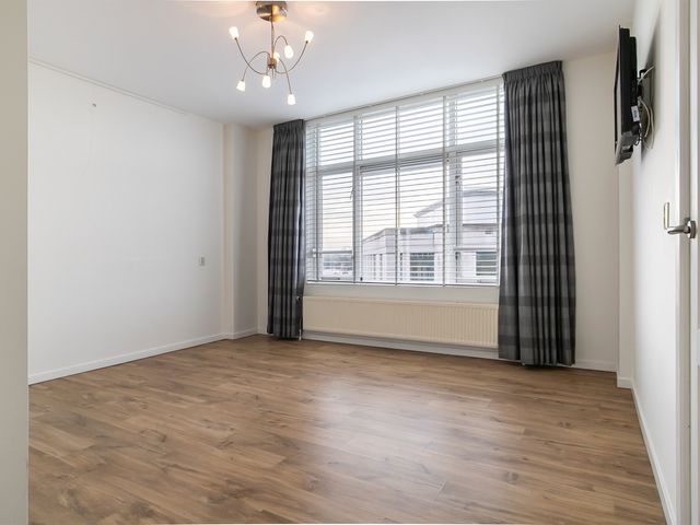 Burgemeester De Monchyplein 132, Den Haag