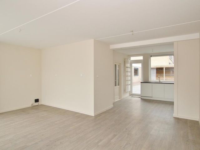 Zouterik 8, Philippine