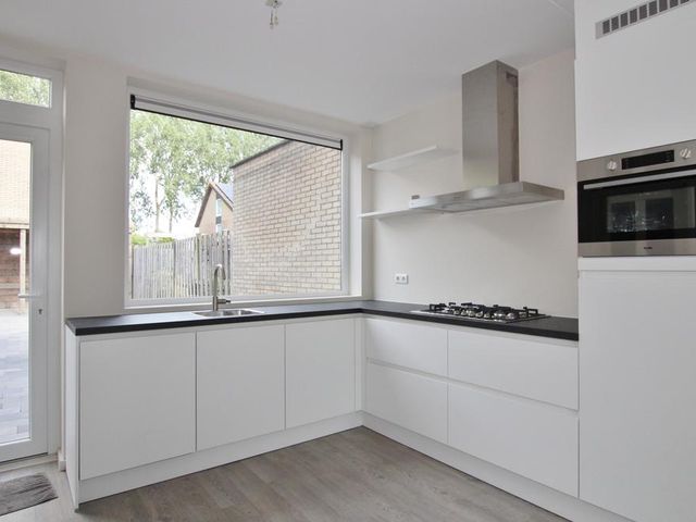 Zouterik 8, Philippine