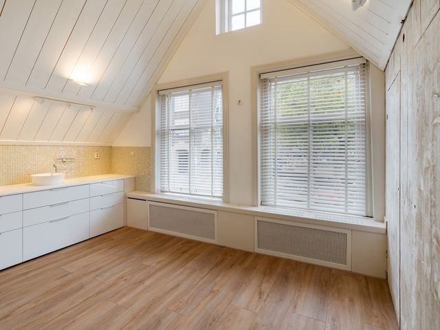 Westhavenplaats 2, Vlaardingen