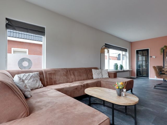 Sportterreinstraat 12, Hoogezand