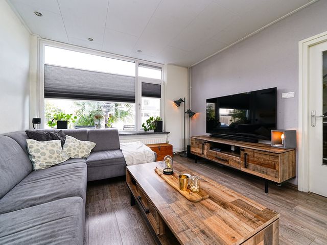 Troelstrastraat 40, Alblasserdam