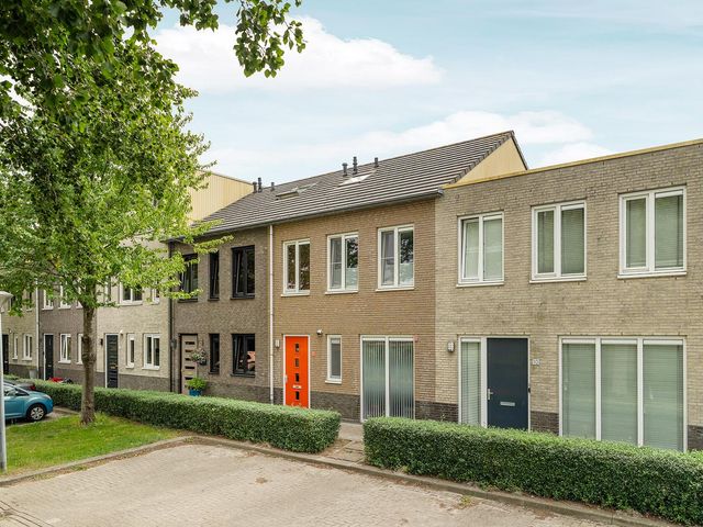 Carol Vogesgracht 11, Almere