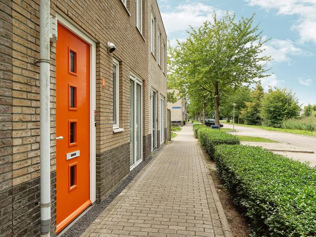 Carol Vogesgracht 11, Almere