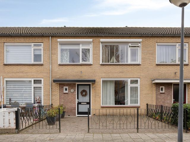 Azaleahof 16, Waalwijk