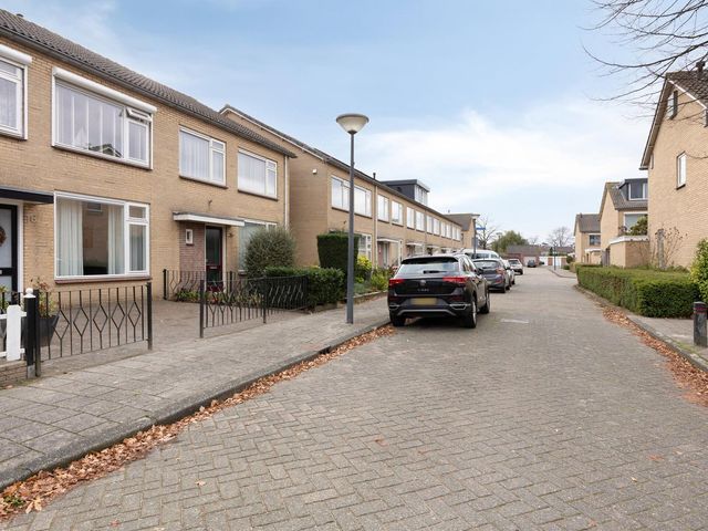 Azaleahof 16, Waalwijk