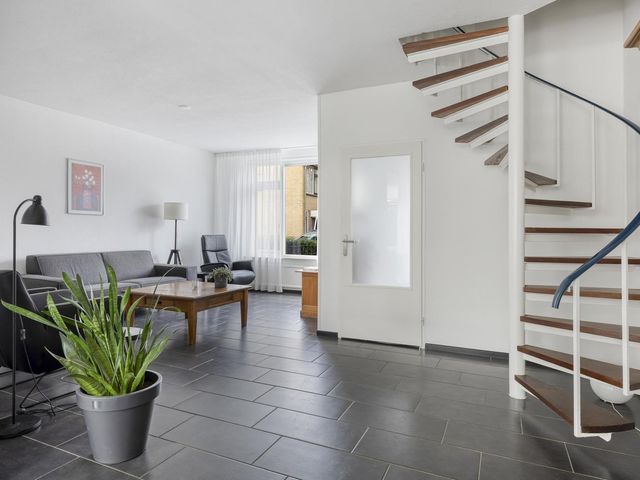 Azaleahof 16, Waalwijk