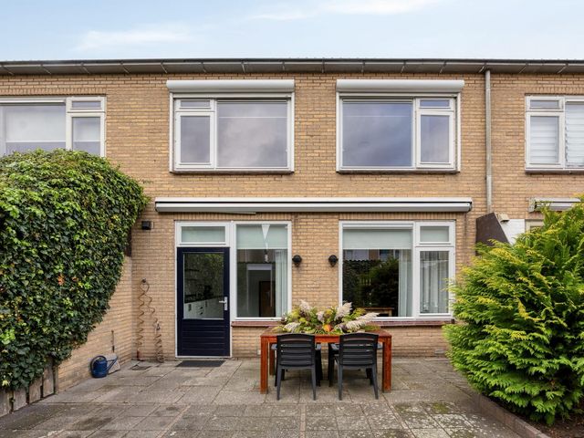 Azaleahof 16, Waalwijk