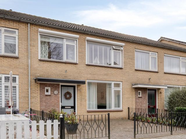 Azaleahof 16, Waalwijk