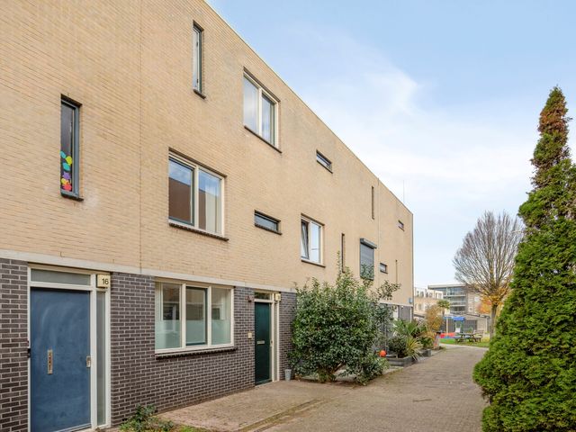 Suze Baarthof 18, Leiden