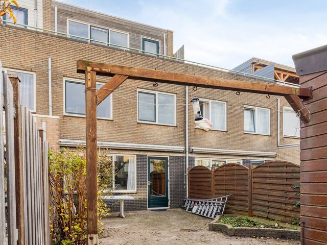 Suze Baarthof 18, Leiden