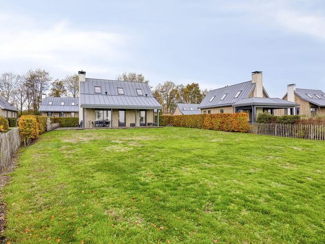 Oesterdam 77, Tholen