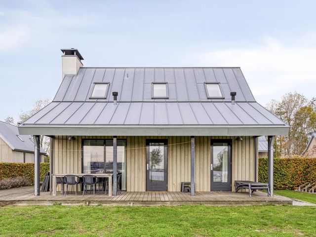 Oesterdam 77, Tholen