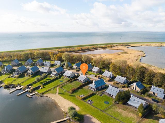 Oesterdam 77, Tholen