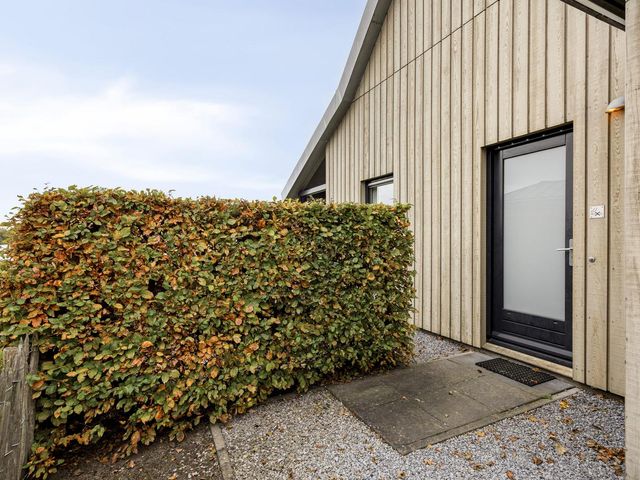 Oesterdam 77, Tholen