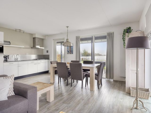 Oesterdam 77, Tholen