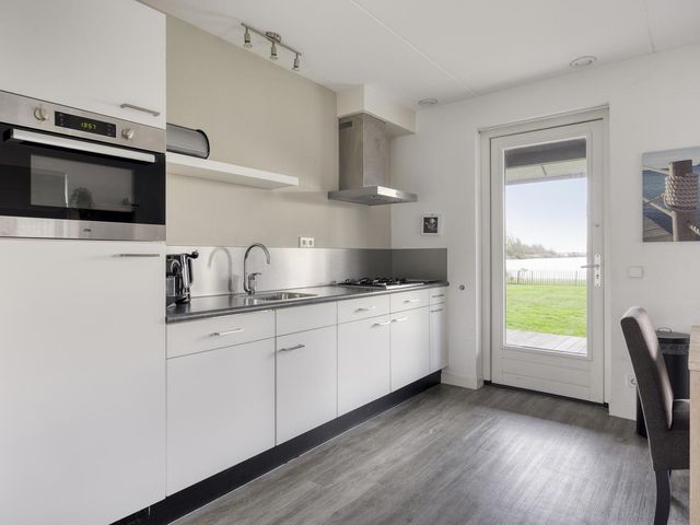 Oesterdam 77, Tholen