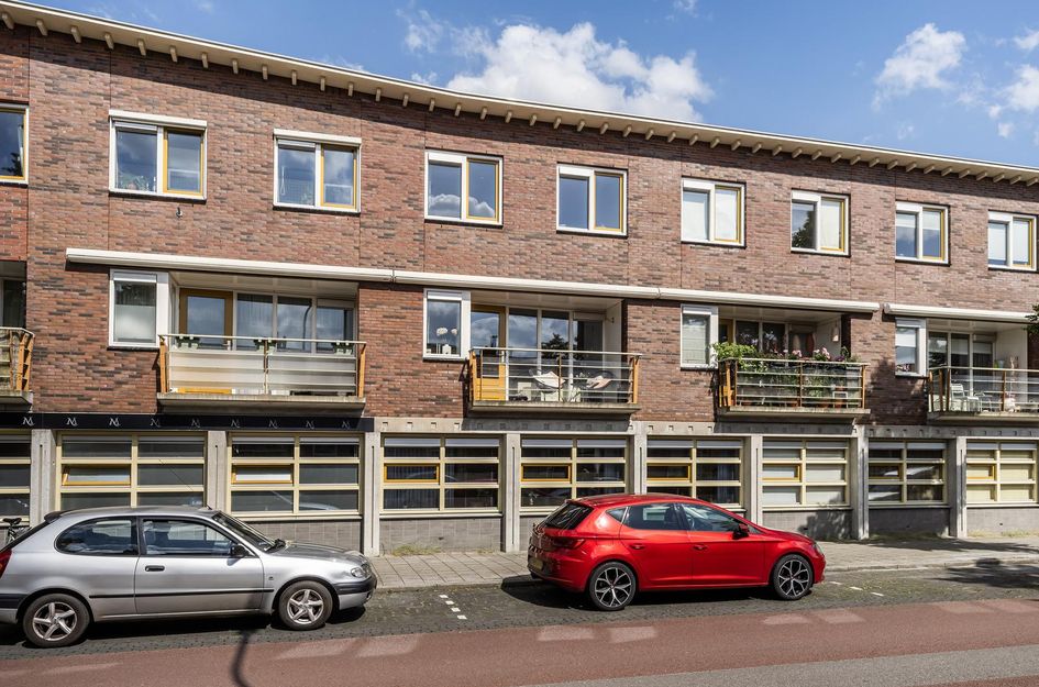 Van der Helststraat 6