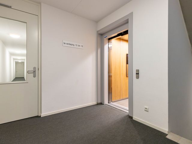 Leliestraat 13B, Roelofarendsveen