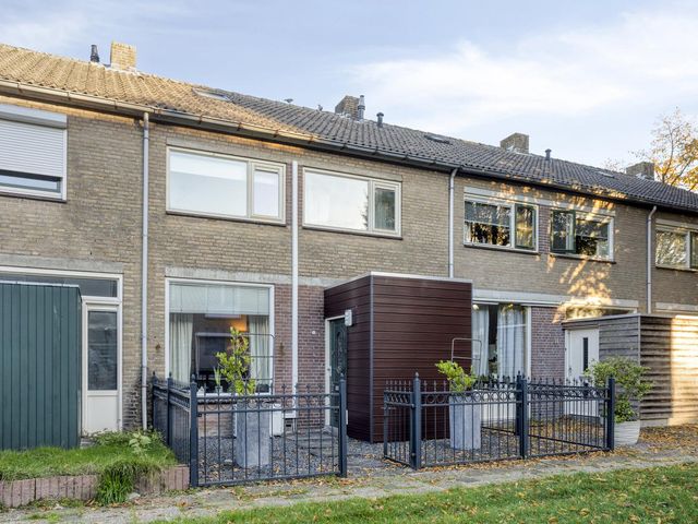 Papenakker 12, Alphen