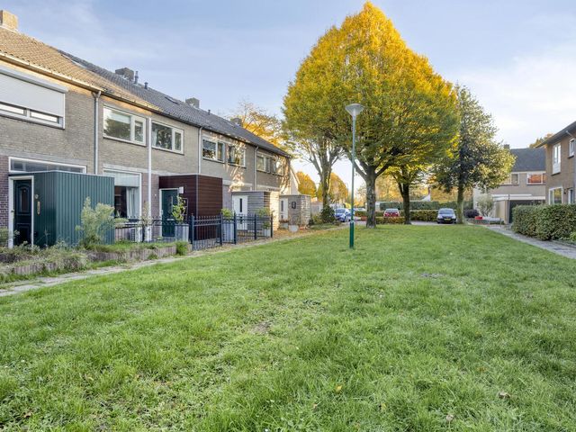 Papenakker 12, Alphen