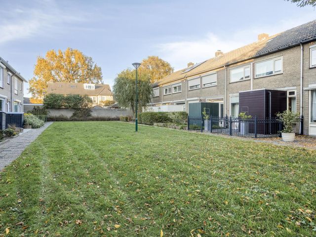 Papenakker 12, Alphen