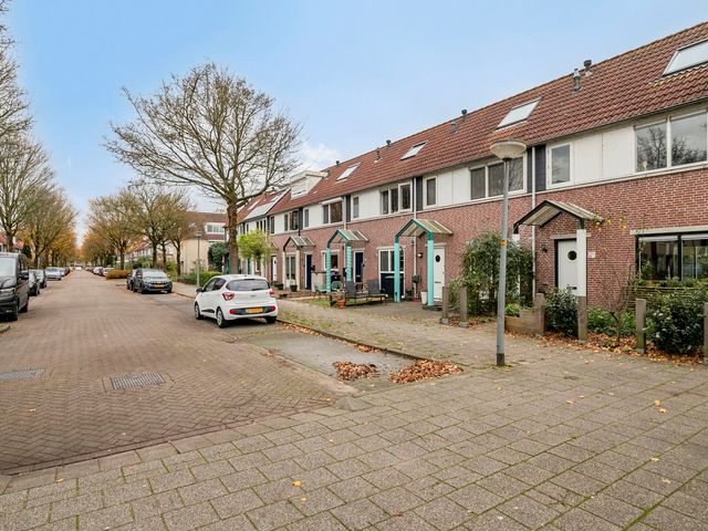 Pauwoog 76, Zeewolde