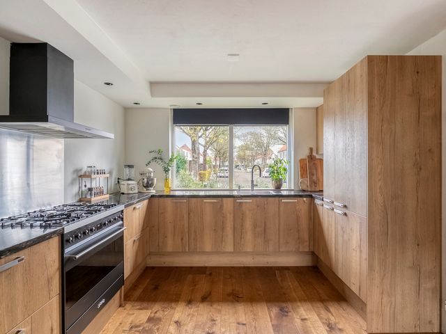 Pauwoog 76, Zeewolde