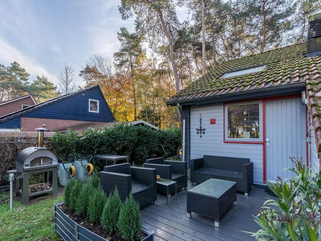 Helderse Duinen 35, Overloon