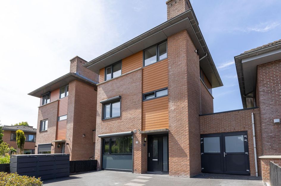 John Raedeckerhof 13