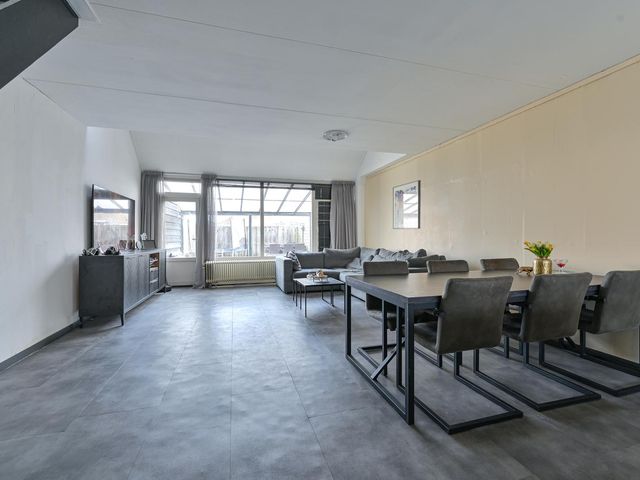 Tamboerlaan 101, Hoogeveen