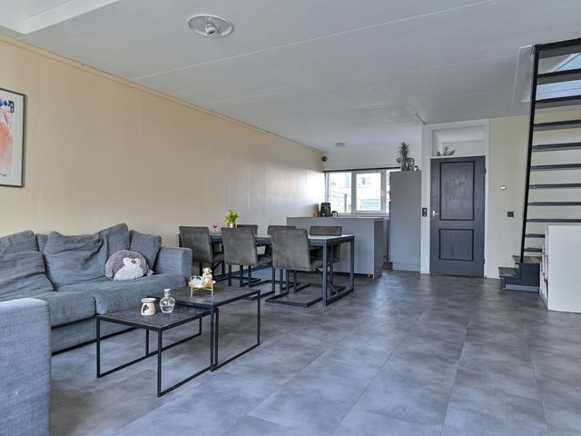 Tamboerlaan 101, Hoogeveen