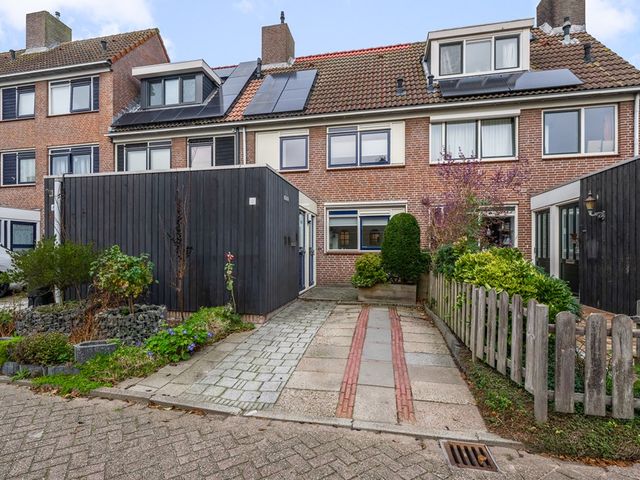 De Twaalfmaat 4, Uitgeest