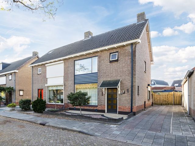 Schelpstraat 8, Halsteren