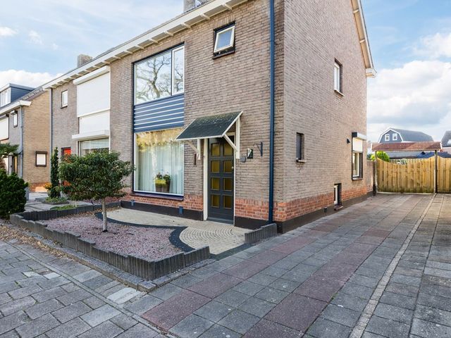 Schelpstraat 8, Halsteren